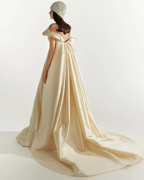 <a href="https://www.instagram.com/valentinyudashkin_official/">Yudashkin</a>
