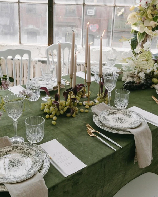 40 Place Settings Trends in 2025 to Transform Your Wedding Table
