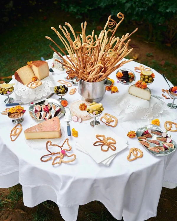 7 Unique Wedding Appetizers and How to Serve Them — photo 1
