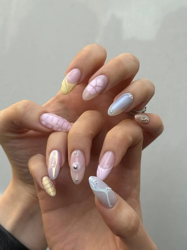 <a href="https://www.instagram.com/p/DVvVoRfCEvj/?img_index=1">Chummy Nails</a>