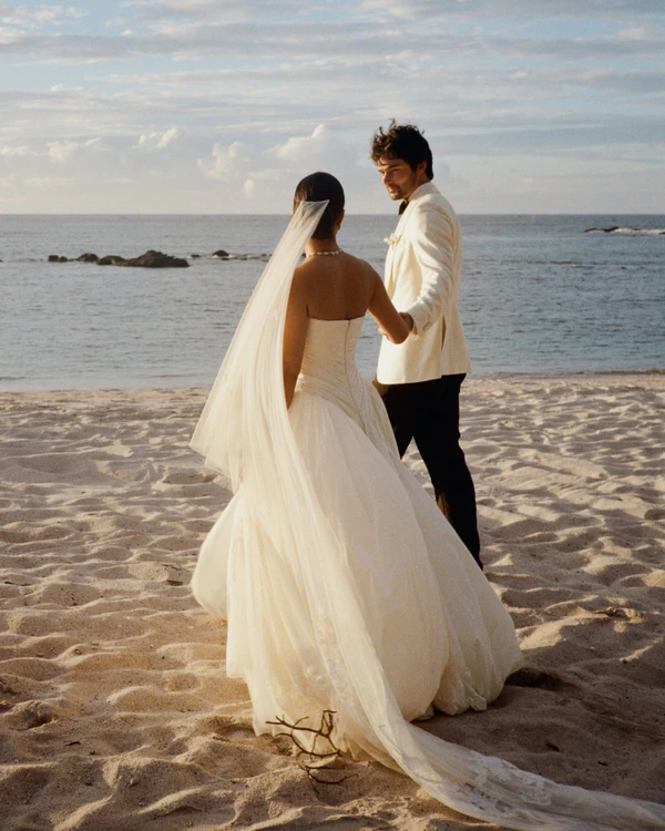 Photography: <a href="https://www.instagram.com/p/DSXtv7QkU2k/?img_index=3">Calenrose</a>