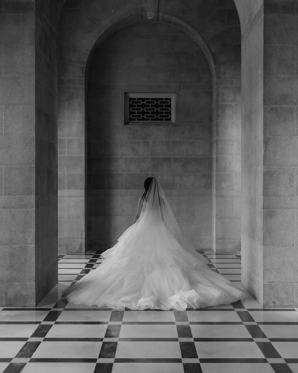 How To Choose The Best Wedding Style For a Size-Zero Bride