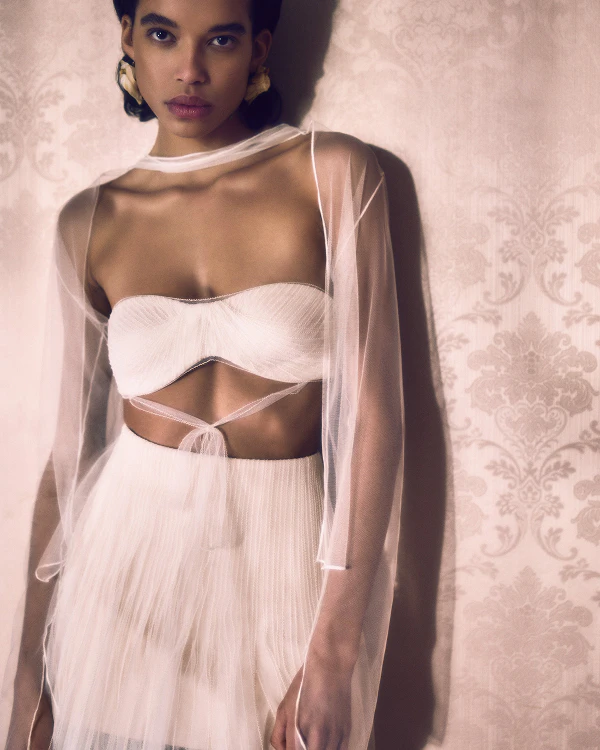 40 Chic Veil Alternatives: Trendy Bridal Accessories for a Modern Look
