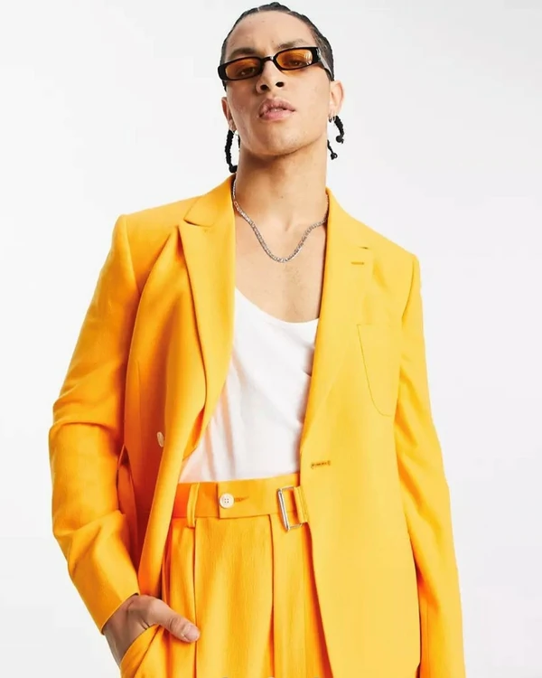 Colorful Suits for Grooms that are Perfect for Summer Wedding