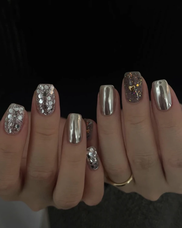 30 Nail Designs to Try This Holiday Season