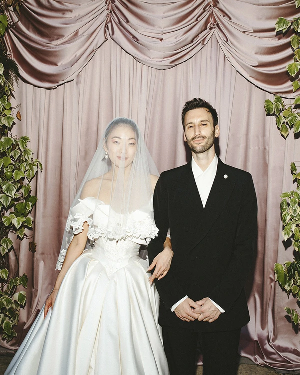 A Cinematic Wedding with Sculptural Installations & a Vibrant Palette in Sicily