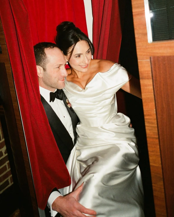 Photography: <a href="https://www.instagram.com/p/DS2phRsjkwk/?img_index=1">Weddings by Nato</a>