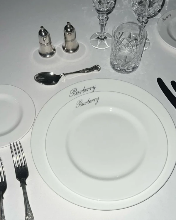 40 Place Settings Trends in 2025 to Transform Your Wedding Table