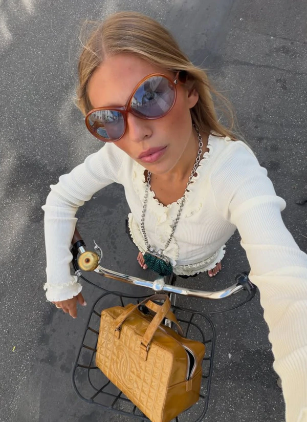 <a href="https://www.instagram.com/p/DbtFXw3iCgy/?hl=en&amp;img_index=1">Rita Montezuma</a>