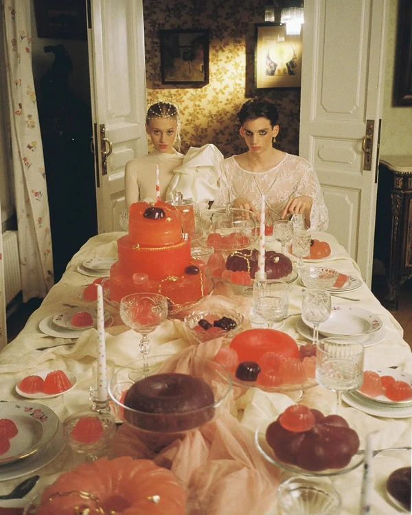 40 Fashionable Food-Infused Wedding Photography Ideas That Serve Style