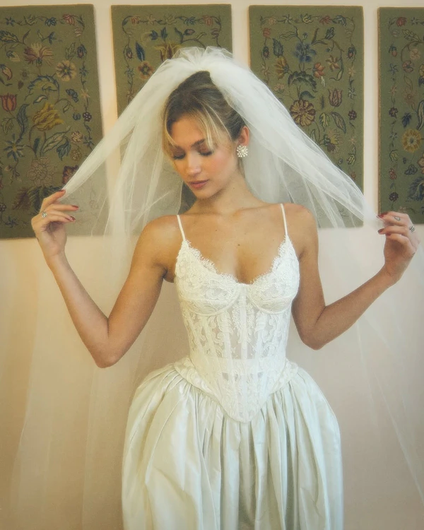 <a href="https://www.instagram.com/selinemeisler.nyc/p/DSIAAzyEWhw/?hl=en">Seline Meisler</a>