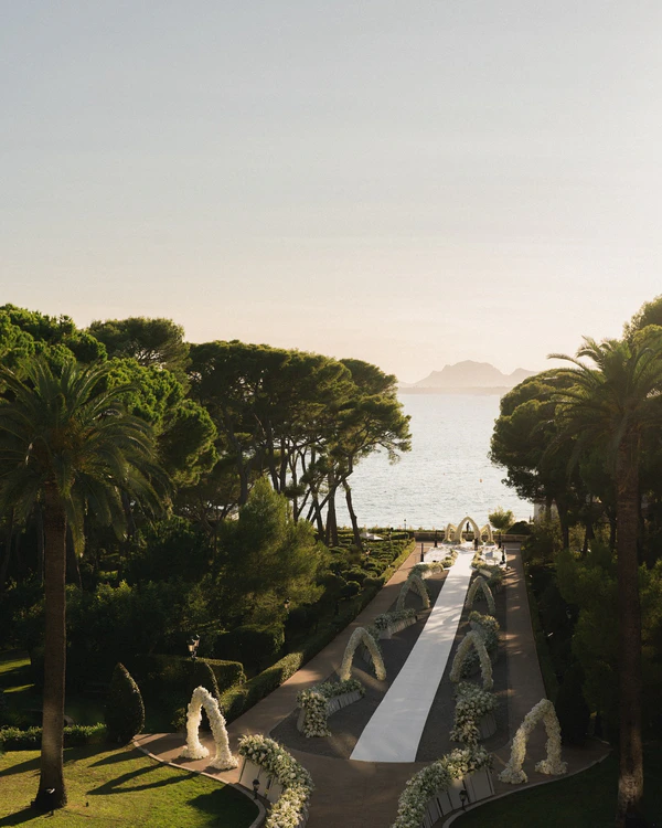 <a href="https://www.instagram.com/hotelducapedenroc/">Hotel du Cap-Eden-Roc</a>, Photography: <a href="https://www.instagram.com/davidbastianoni/">David Bastianoni Studio</a>