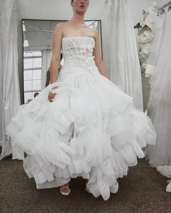 <a href="https://www.instagram.com/wedstudio_/p/DWlsYzpjU0R/?hl=en">Wed</a>