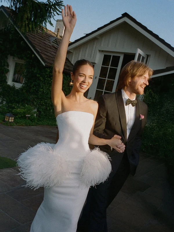 <a href="https://www.instagram.com/p/Dc6jqlgmAQN/?img_index=14">Claudia Sulewski</a>, Photography: <a href="https://www.instagram.com/normanandblake/">Norman & Blake</a>