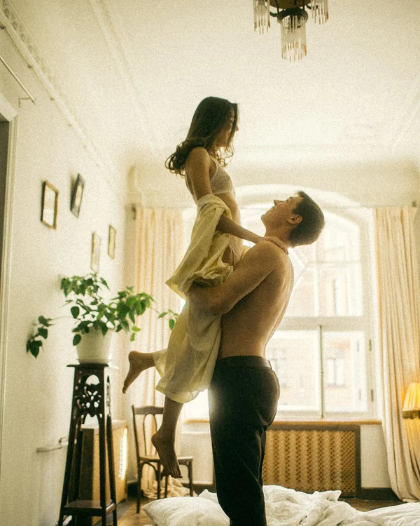100 Questions to Spark Intimacy & Connection in Your Relationship