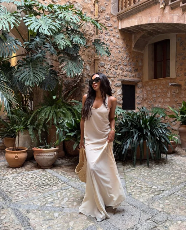 Content: <a href="https://www.instagram.com/p/DZccx_BCNbD/?hl=en&img_index=1">Gigi Vassallo</a>