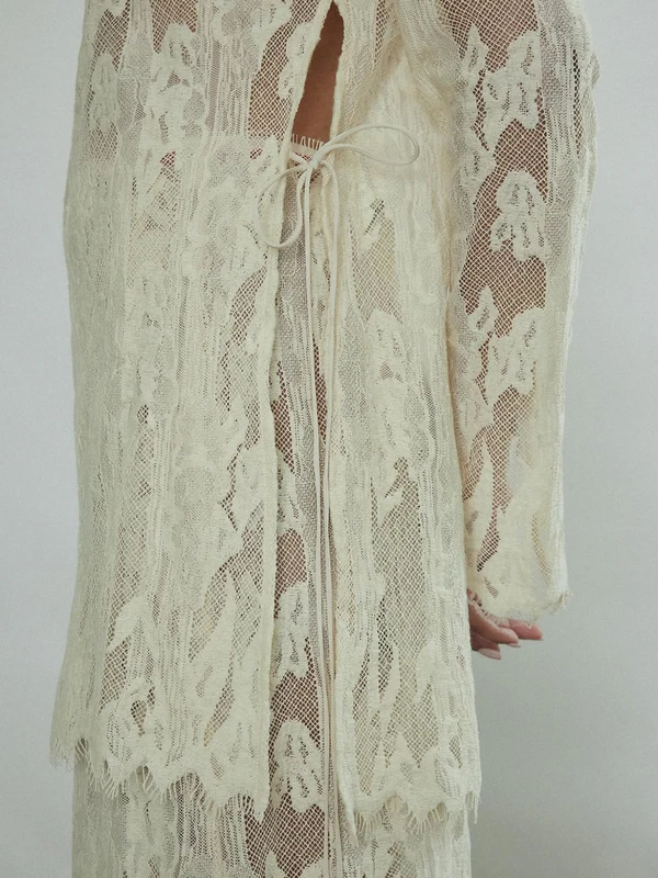 <a href="https://kamperett.com/collections/bridal/products/isabella-tunic">Kamperett</a>
