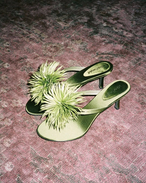 <a href="https://www.instagram.com/p/DVgx0iUEWtt/?img_index=1">Jeffrey Campbell</a>