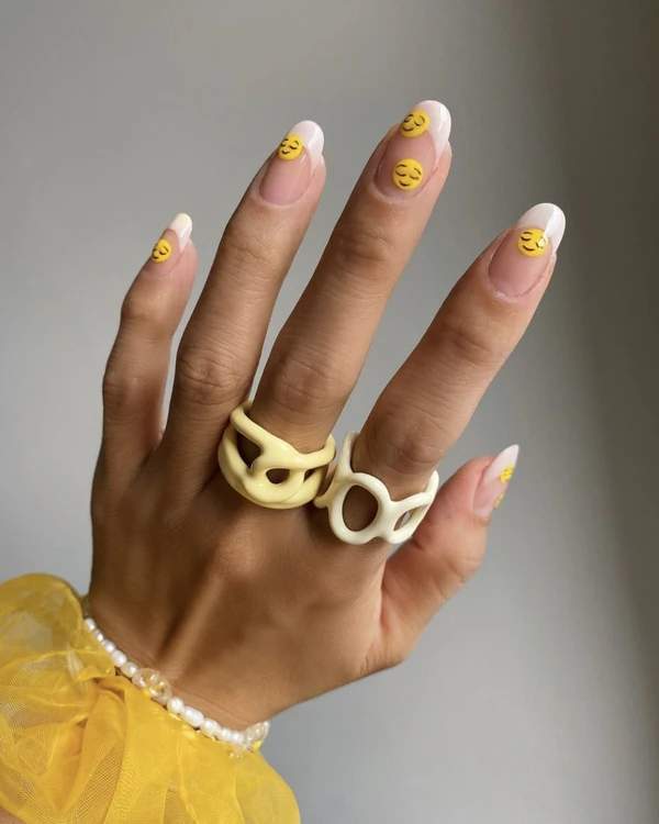Colorful Manicure for a Wedding