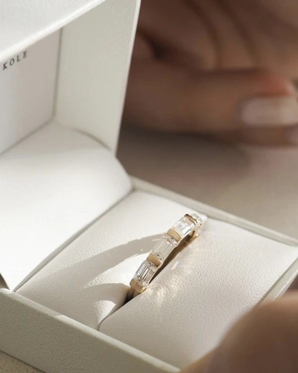 30 Expert Tips for Diamond Engagement & Wedding Ring Shopping