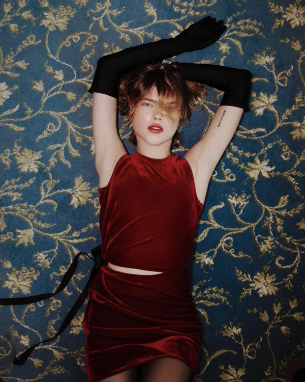 40 Stunning Christmas Party Outfits for 2024