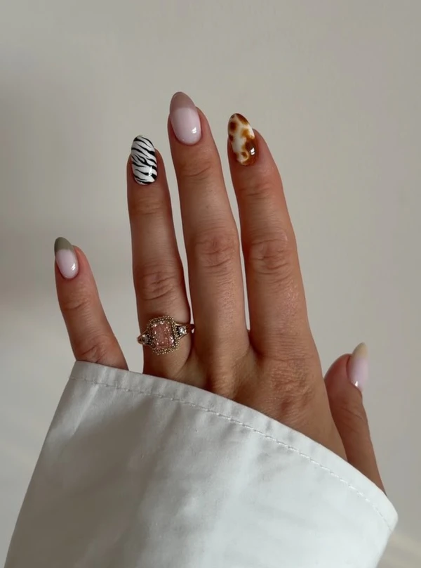 <a href="https://www.instagram.com/p/DaJVcD8iIpB/?hl=en&img_index=4">Chummy Nails</a>