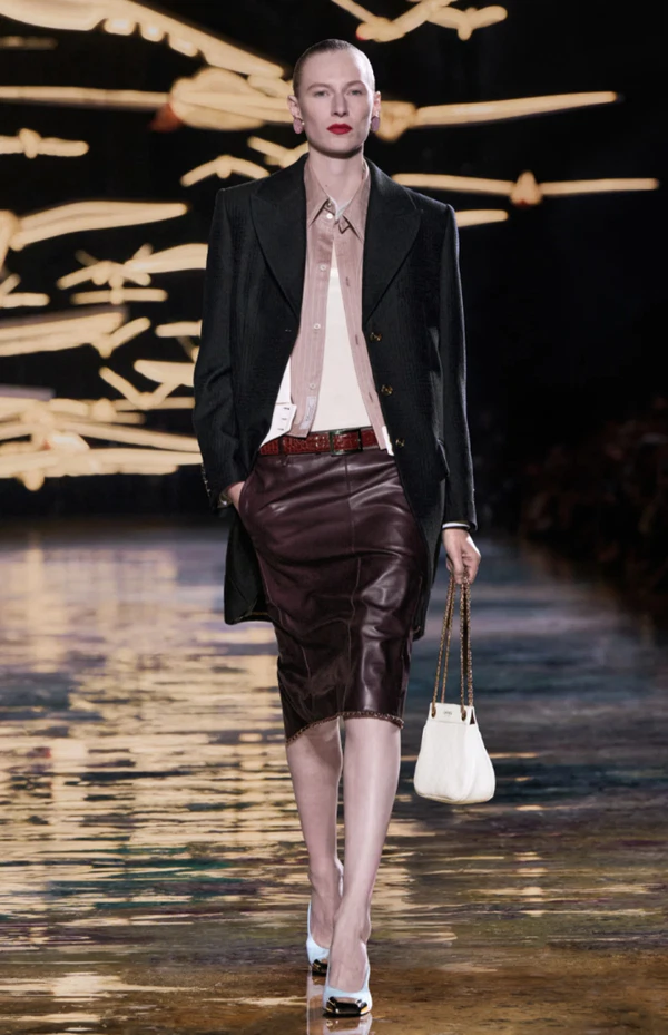 <a href="https://www.chanel.com/gb/fashion/p/27S-PODIUM-028/look-28/">Chanel</a>