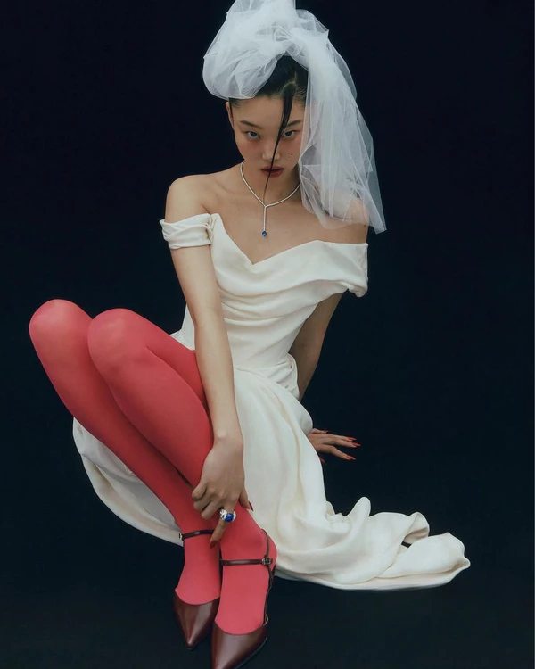 40 Colorful Shoes & Accessories to Brighten Your Bridal Look — photo 2
