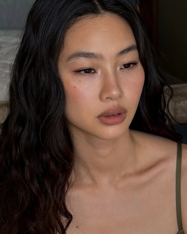 <a href="https://www.instagram.com/p/DWF6KHclEtY/?img_index=1" target="_blank">Nina Park</a>