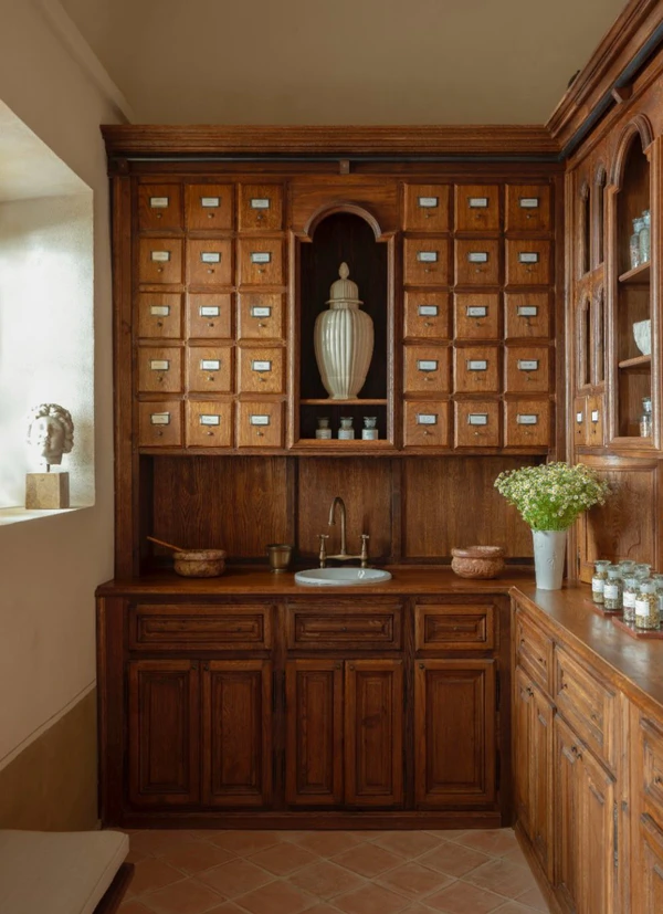 <a href="https://www.instagram.com/p/DWgq0z_jArI/?hl=en&img_index=1">Hôtel du Couvent</a>
