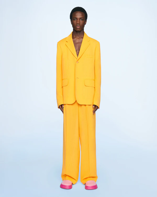 Colorful Suits for Grooms that are Perfect for Summer Wedding