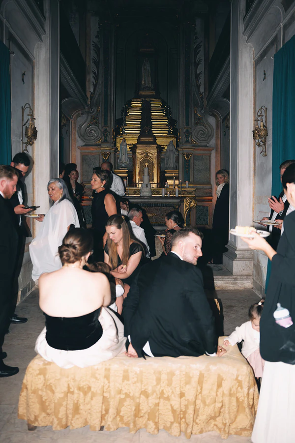 A Fever Dream Lisbon Wedding Where Art & History Collide at Palácio do Grilo