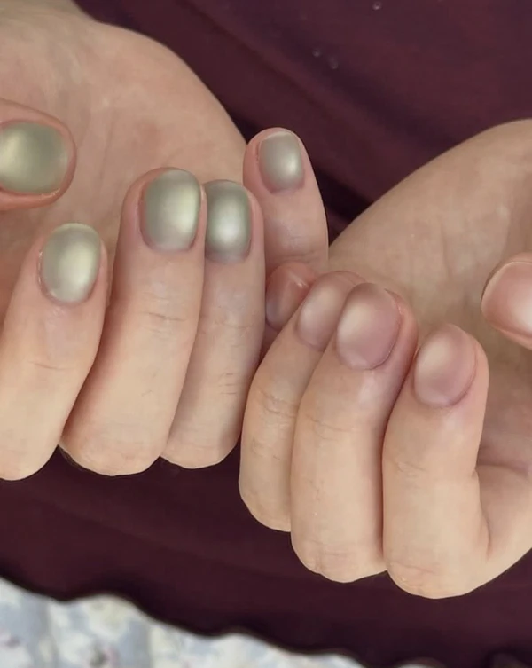<a href="https://www.instagram.com/p/Dd9BWpeE7Zf/?img_index=1">O.At Nail Studio</a>