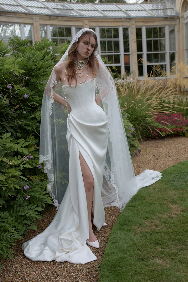 <a href="https://www.instagram.com/viviennewestwood/">Vivienne Westwood</a>, Photography: <a href="https://www.instagram.com/benjamintayl0r/">Ben Taylor</a>