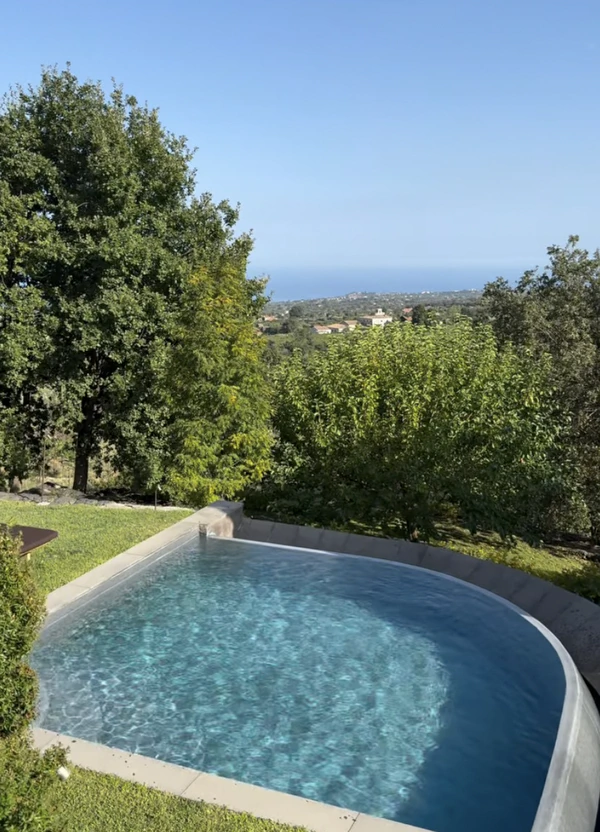 <a href="https://www.instagram.com/p/DW6IJTJjNSs/?hl=en">Monaci delle Terre Nere</a>