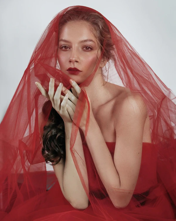 Red lips: 5 secrets for brides