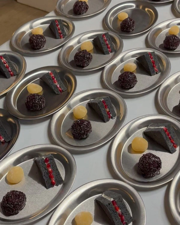 <a href="https://www.instagram.com/p/DQcXmFnAuXm/?img_index=1" target="_blank">Naked Food Catering</a>