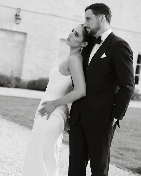 Planning a Wedding Without a Wedding Planner? Here's What to Consider First