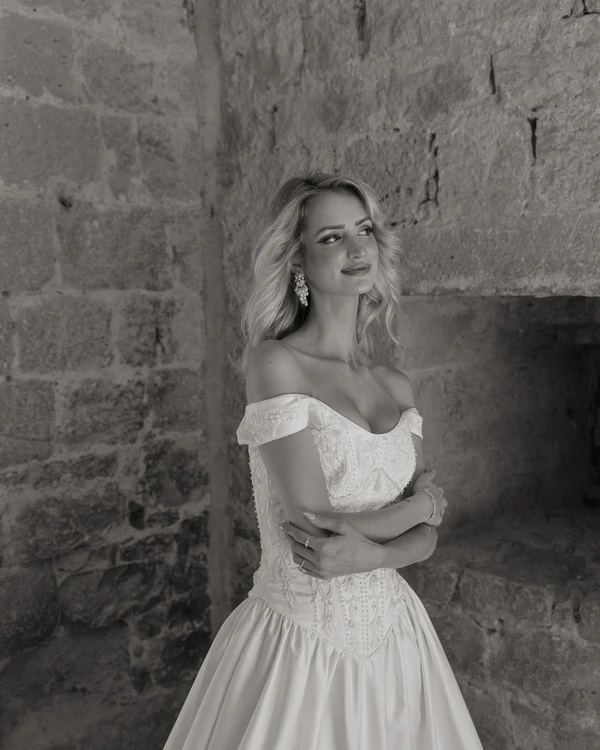An Elevated Elopement in Tuscany with Vintage Bridal