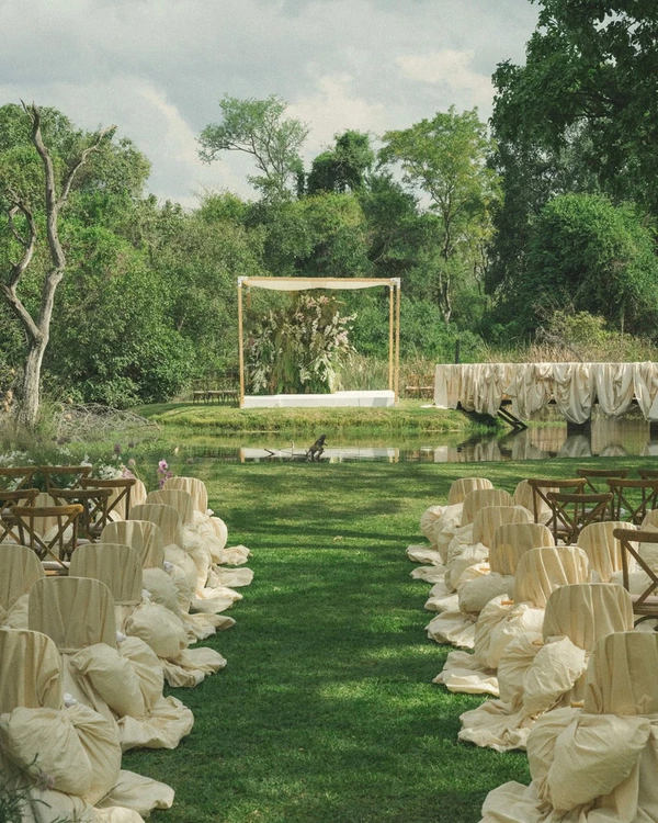 Photography: <a href="https://thewed.com/magazine/a-soulful-african-destination-wedding-zambia">La Dichosa</a>