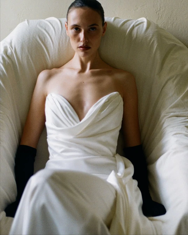 9 Chic Ways to Style Your Bridal Dress for a Winter Wedding