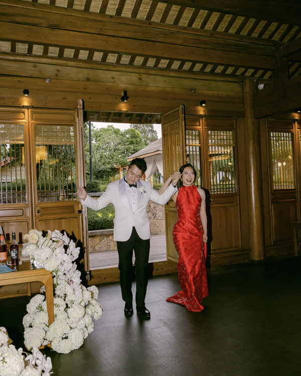 A Pastel-Drenched Chinese Celebration at Amandayan Amid the Mountainscapes of Lijiang