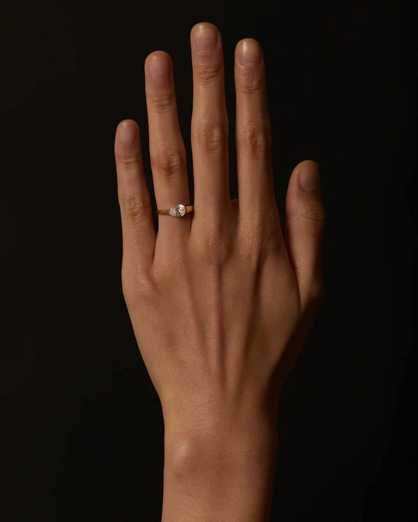 Ultimate Guide: Pear-Shaped Engagement Rings
