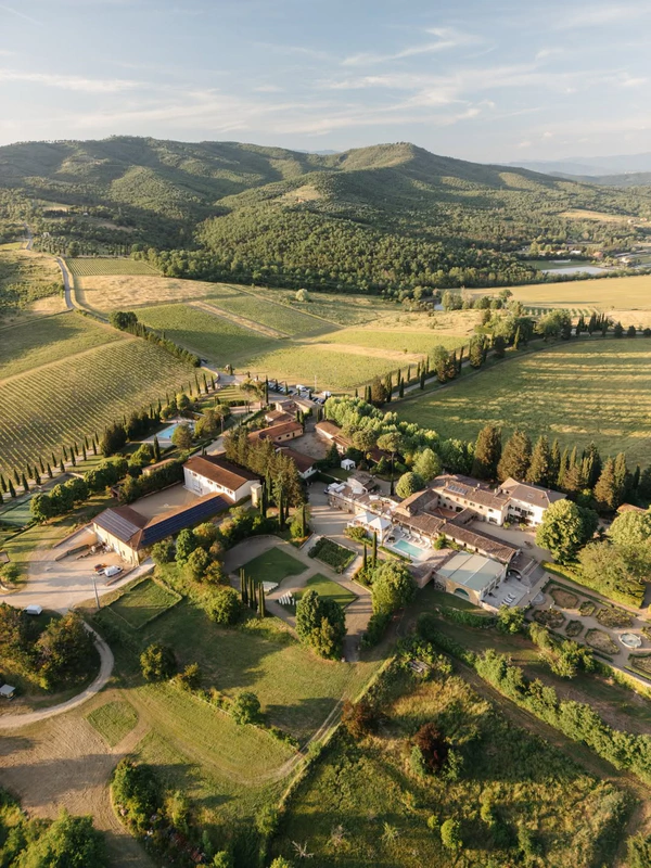 <a href="https://www.instagram.com/p/DKhoHwjt6US/?img_index=1">Villa La Selva</a>, Photography: <a href="https://www.instagram.com/mario_casati/">Mario Casati</a>