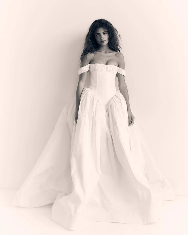 30 Chic Bridal Dresses Perfect for an Italian Wedding