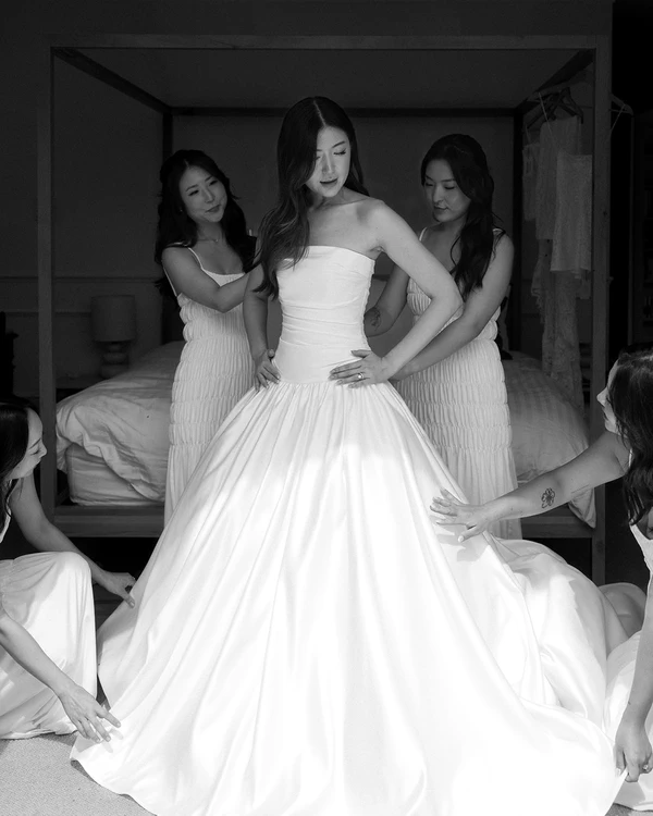 An Elegant Garden Wedding with a Traditional Korean Twist