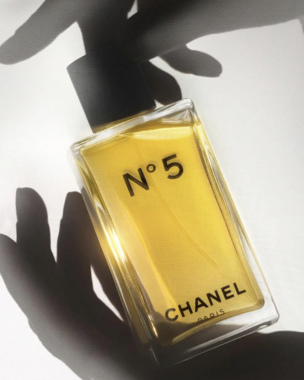 <a href="https://www.instagram.com/p/DXUOo_WCJtj/">Chanel﻿</a>