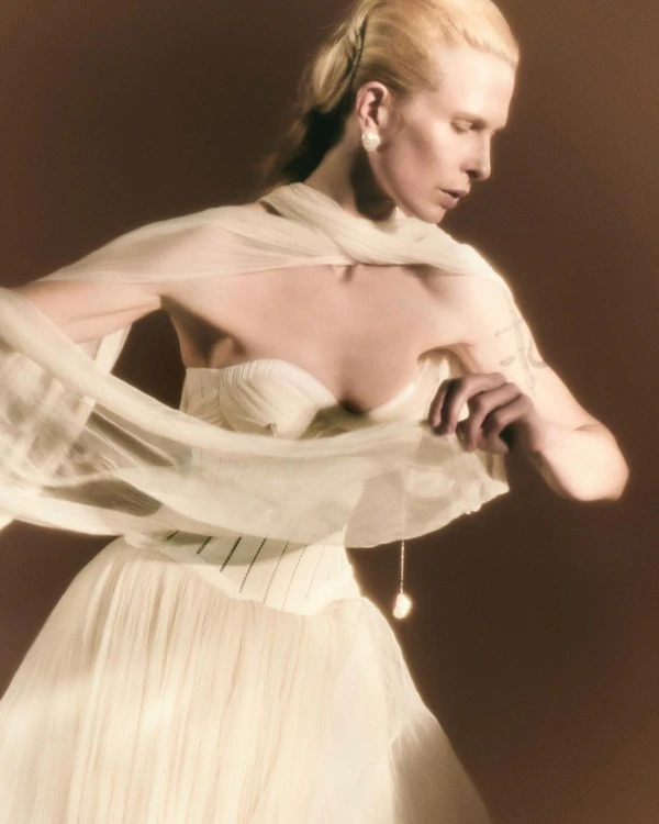 Trend: Neck Scarf Bridal — photo 1