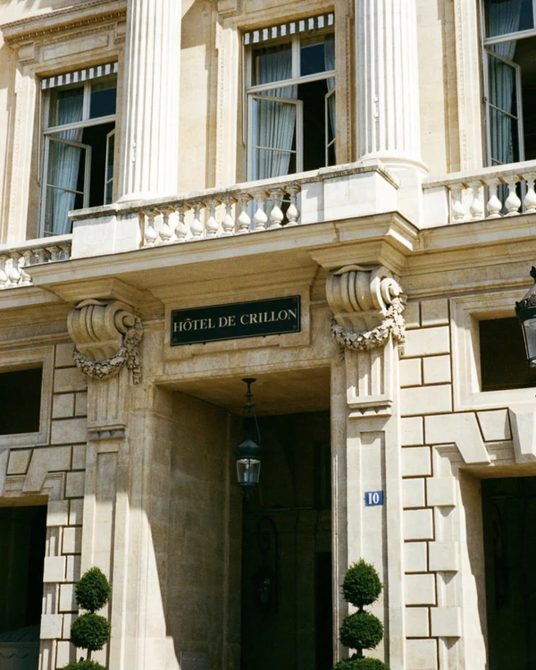 <a href="https://www.instagram.com/p/DOblaKFCPx7/"><span>Hôtel de Crillon, A Rosewood Hotel</span></a>