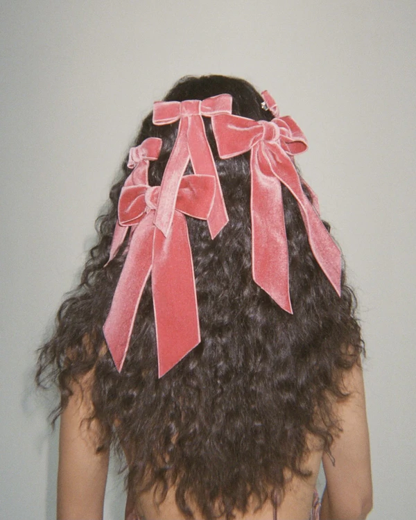 Bows Everywhere: 2024 Trend Insight
